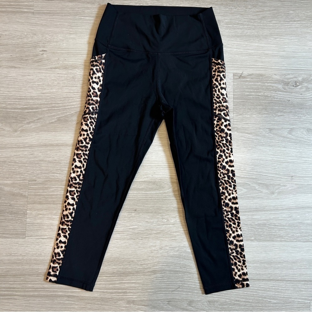 Zyia Active Brilliant Capri High Rise Legging w Cheetah Strip and Pockets - 6-8